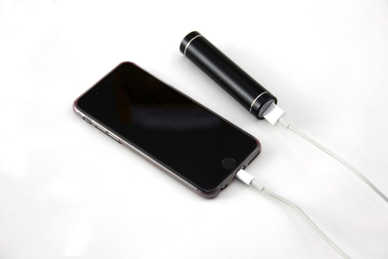 Conserver sa batterie de téléphone plus longtemps : les gestes simples à adopter